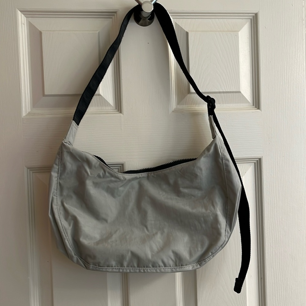 NWT Baggu Medium Crescent Shoulder Bag in Grey